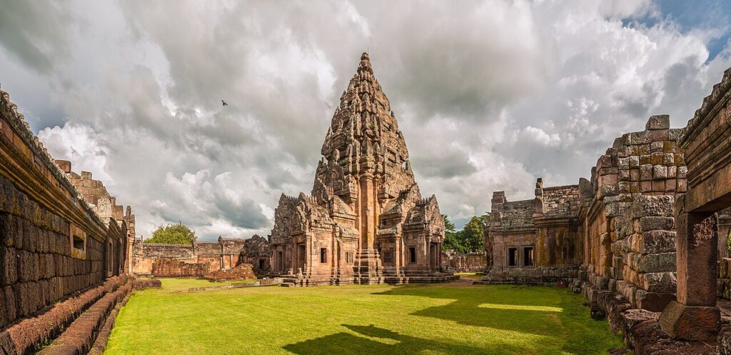 พนมรุ้งและเมืองต่ำ