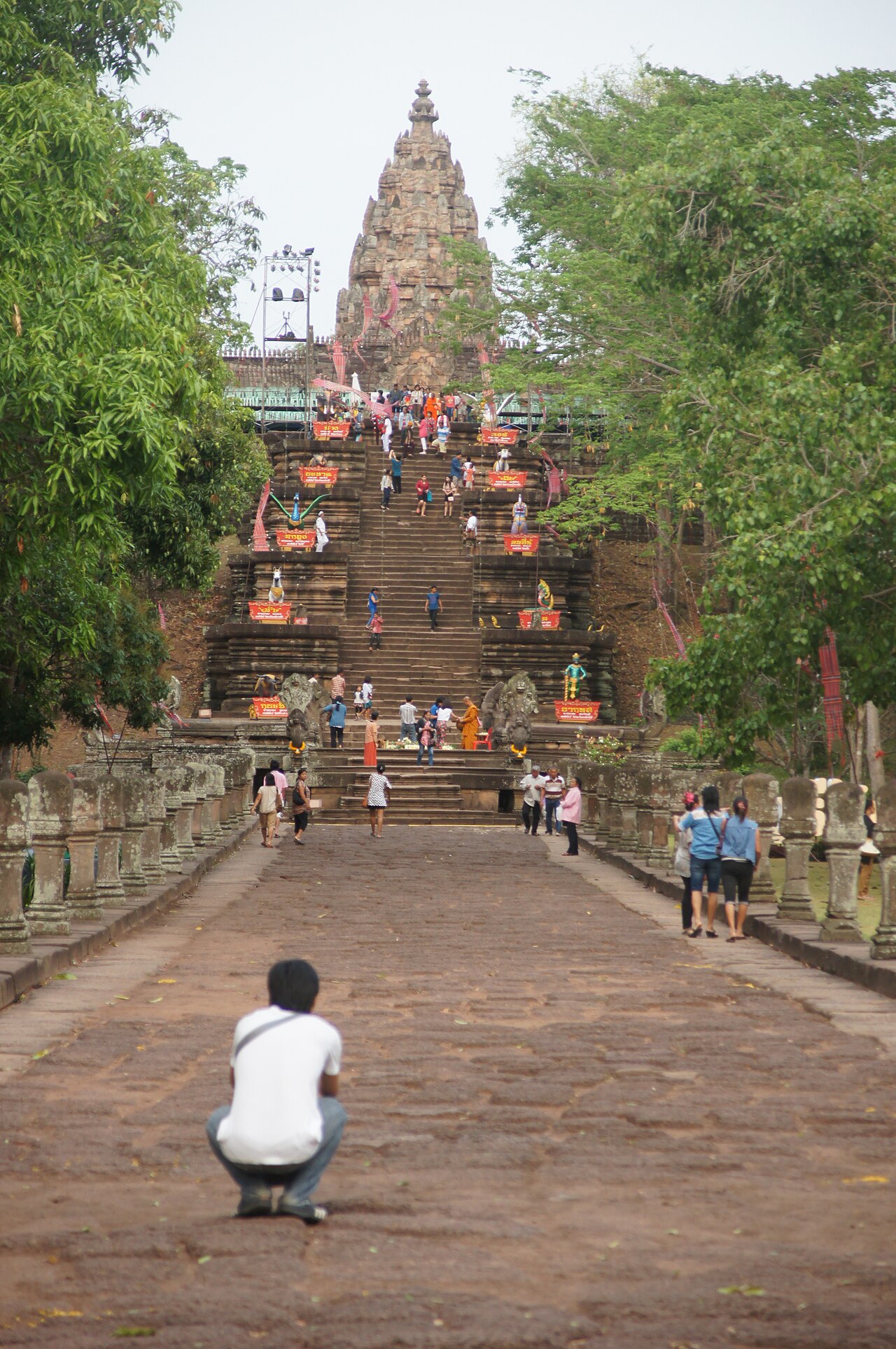 พนมรุ้งและเมืองต่ำ
