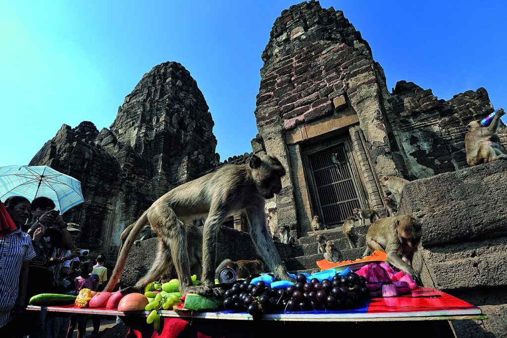 พระปรางค์สามยอด